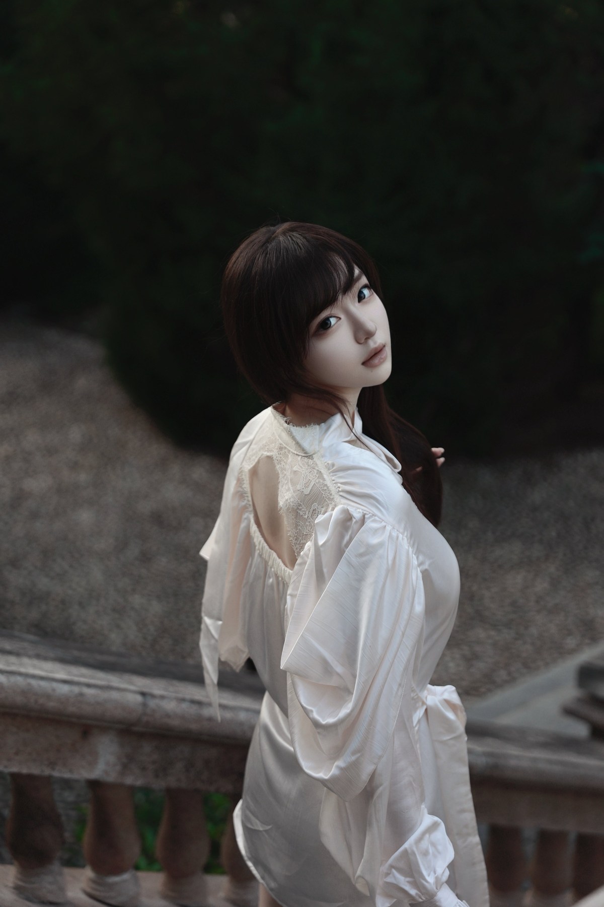 窗边人像